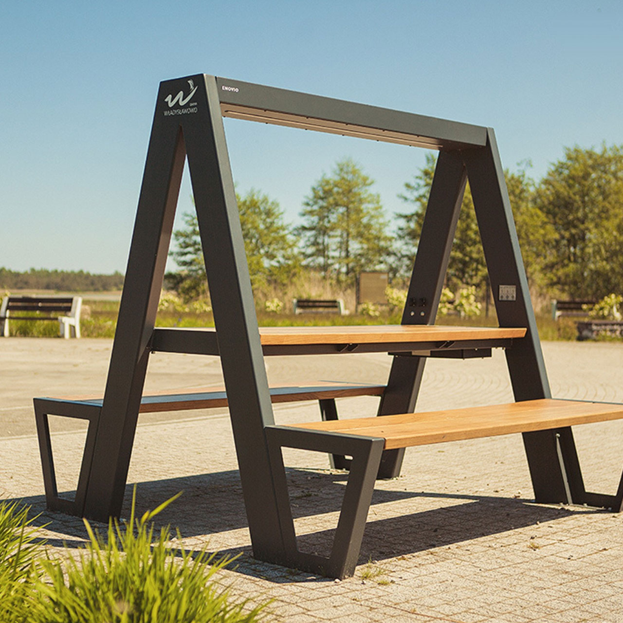 Smart bench installation